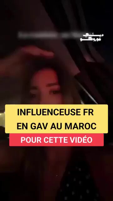 Yass Naubelle, de 30 años, una influencer francesa de origen argelino, se grabó un vídeo durante sus vacaciones en Marrakech. Criticó la "imprudente" manera de conducir de sus habitantes y la afición por las mordidas de los policías. Fue detenida el 13 de junio en el aeropuerto cuando iba a regresar a Francia e ingresó en prisión preventiva. El martes fue condenada a un año de cárcel por ultrajar a la policía. Lo cumplirá integramente. ¡Así las gastan las autoridades de #Marruecos! El vídeo es una chiquillada.