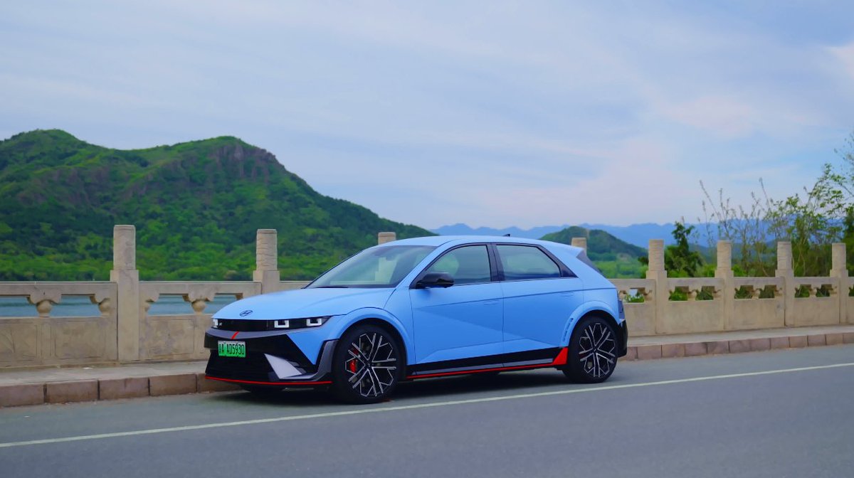 Beyond the city limits. ⚡ IONIQ 5 N brings track-inspired performance to the roads around Beijing.