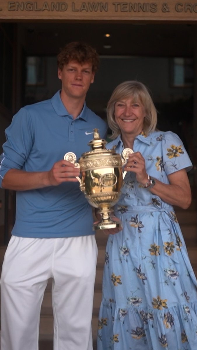 Jannik Sinner returns his Wimbledon trophy ahead of the 2026 edition 👀 'Hopefully it's only for a few weeks' 🏆🇮🇹 ↳ Wimbledon. Starts 29 June. Every Match. Live & On Demand. Centre Court in 4K. #StanSportAU #Wimbledon