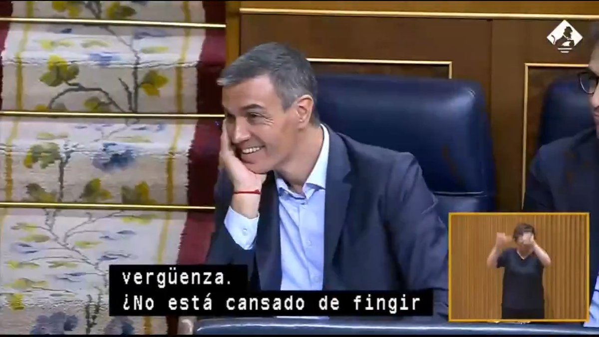 #EnDirecto | Abascal se dirige a Sánchez y el presidente reacciona sonriendo: "¿Qué hace ahí sentado todavía? ¿No está cansado de fingir tranquilidad mezclada con la irritabilidad por tener que escuchar esto? Las cucarachas le ganan en resiliencia y eso no les hace admirables"