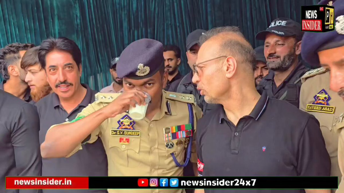DIG Imtiyaz Ahmad, SSP Dr. Sandeep Chakravarthy Distribute Water to Mourners During 8th Muharram Procession in Srinagar Kashmir 🏴