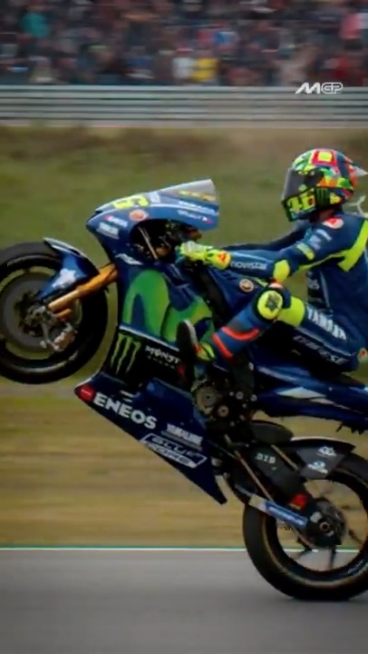 Tricky conditions did not faze @valeyellow46 back in 2017 🩺 This was his 10th win at The Cathedral and win number 115 in total 🥇 #DutchGP 🇳🇱