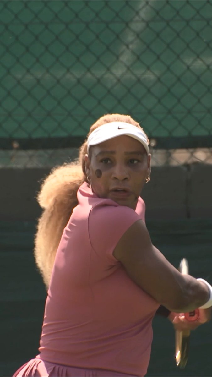 Serena Williams getting her eye in 👀