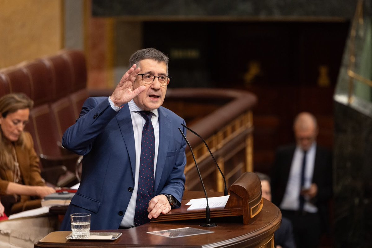 ¿Por qué este Gobierno molesta? Porque ha subido salarios, creado empleo, reforzado las pensiones, protegido la vivienda pública y evitado que se haga negocio con ella. Porque cuando gobiernas para la mayoría, siempre molestas a los de siempre.
