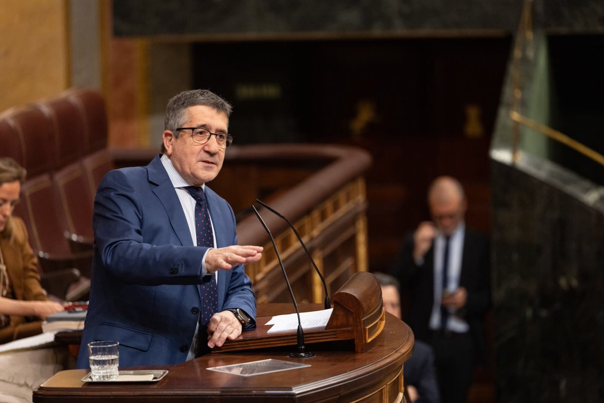 Este es un Gobierno molesto para los que escriben en las redes un sonoro "SÍ A LA GUERRA". Molesto para Trump, para Netanyahu, para Putin, para Milei… y lo es porque, como dijo, Dominique de Villepin, “Pedro Sánchez es el único que está salvando el honor y la dignidad de Europa”… y no lo soportan. Y esta es la realidad, gracias Presidente.