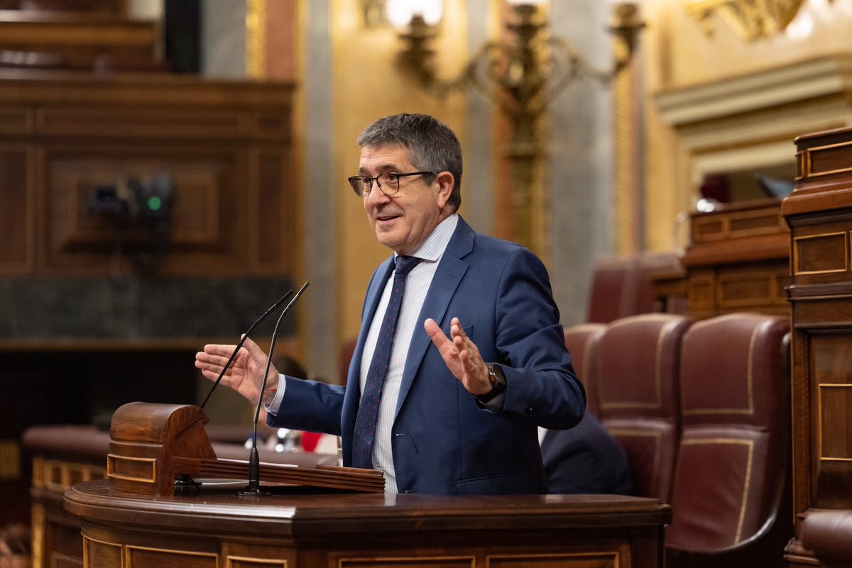 Hemos visto abrir causas basadas en recortes de prensa, investigaciones prospectivas y decisiones corregidas una y otra vez por tribunales superiores. Una campaña permanente de acoso contra Begoña Gómez. 👉 Ante tanta persecución, hay que tomar partido: 🌹 ¡YO CON BEGOÑA! 🌹
