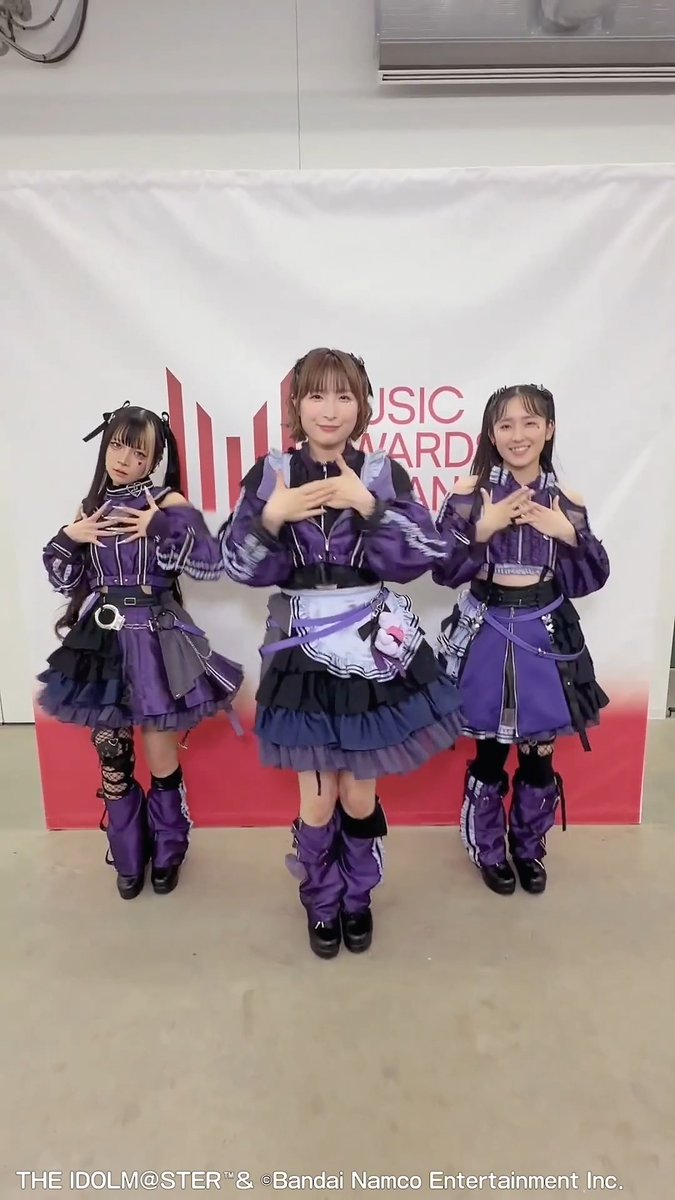 ✨TikTok更新✨ TikTokにて #コメティック キャストによるダンス動画を公開☄️ 是非チェックしてくださいね✅ 「アイノウ／コメティック」 川口莉奈 (斑鳩ルカ 役) 三川華月 (鈴木羽那 役) 小澤麗那 (郁田はるき 役) #シャニマス #シャニソン