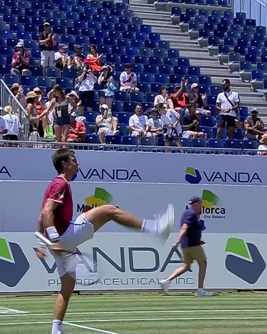 Quarter-Final bound 💪 Kopriva defeats 5th seed Ignacio Buse 7-5 6-1 and books a place into his first ATP Tour grass court quarter-final! #MallorcaChampionships