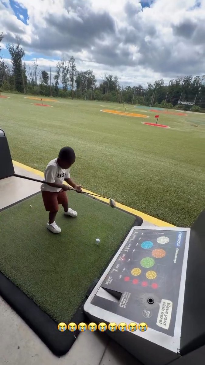 Golf is not for Lamine Yamal's brother ⛳😅 (via lamineyamal on IG)