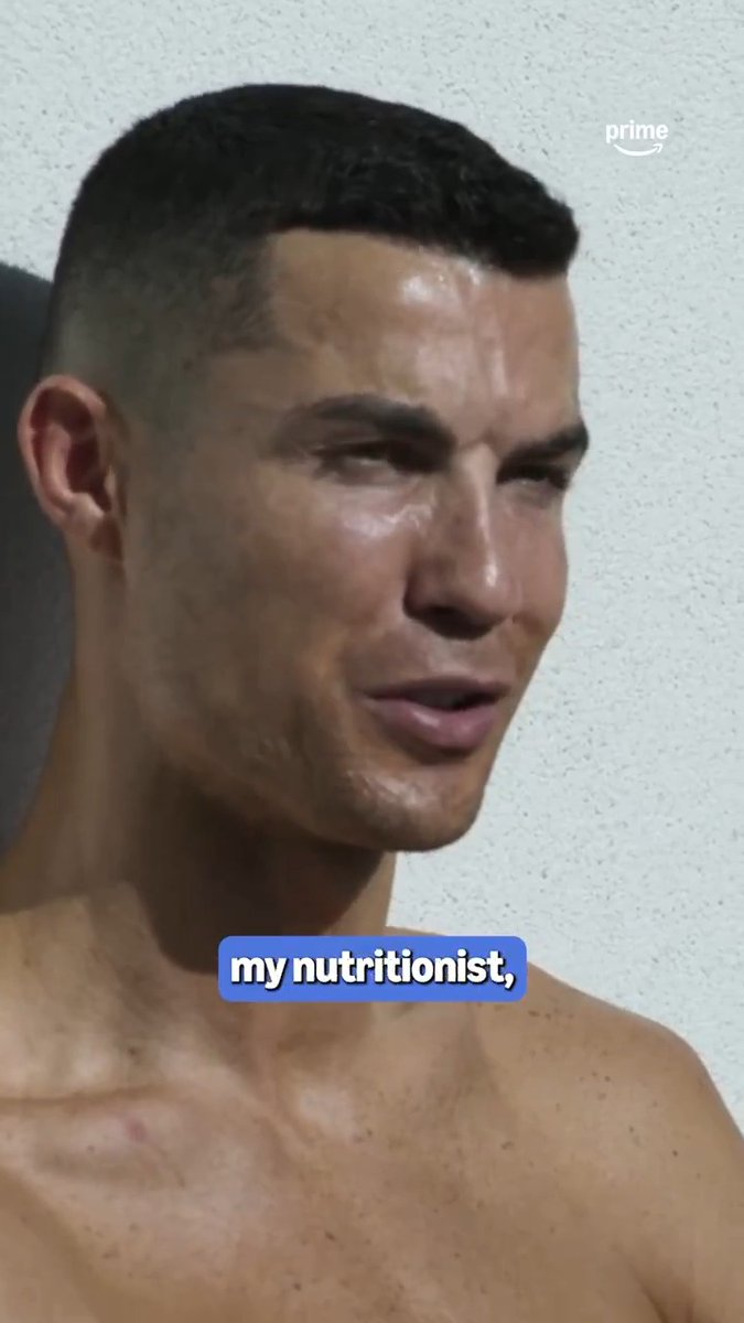 Doctor Cristiano prescribes just 30 minutes of sun &amp; plenty of water in these temperatures 😅👨‍⚕️