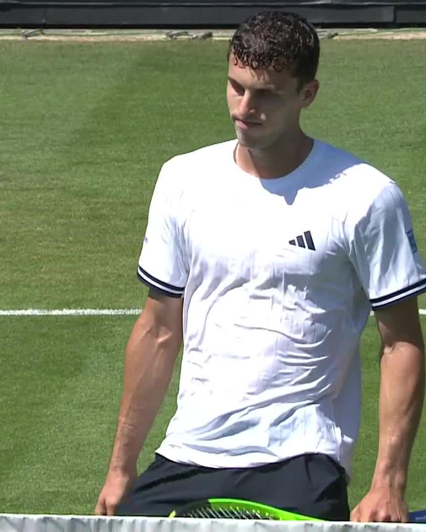 Finding his form on the grass 🌱 Cerundolo defeats Fery 6-2 7-6 to reach his sixth quarter-final of the season #LexusEastbourneOpen