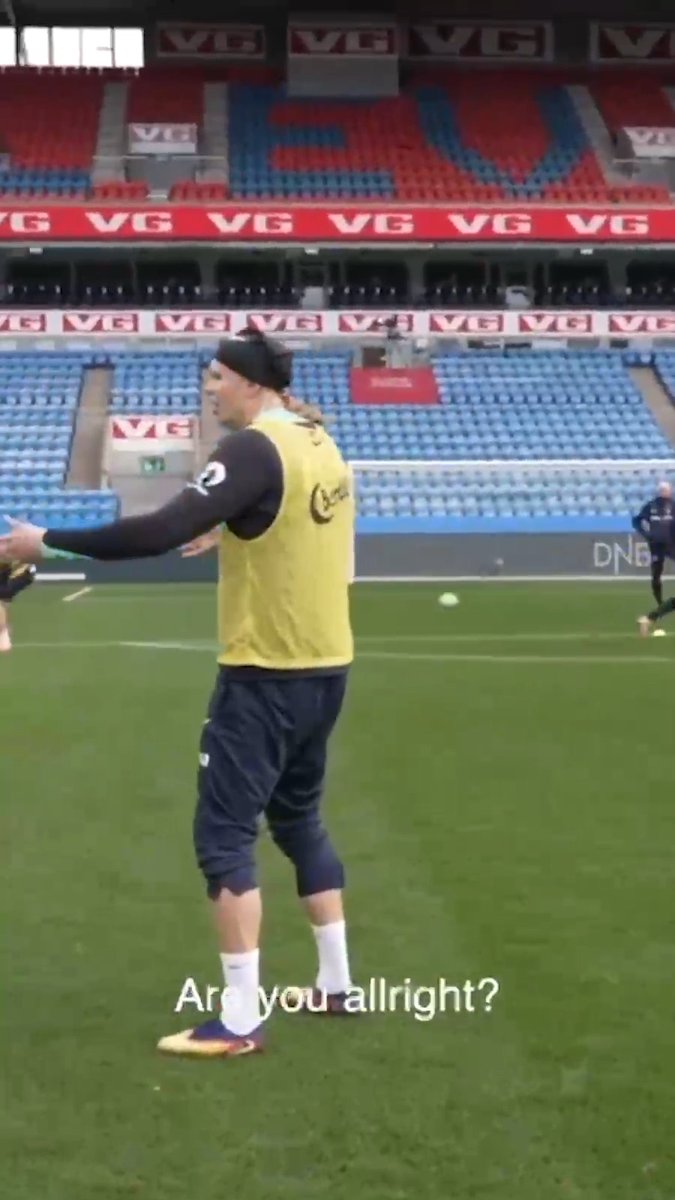 Whoever's idea it was to mic up Erling Haaland in training deserves a raise 🎤😂 (via nff_landslag)