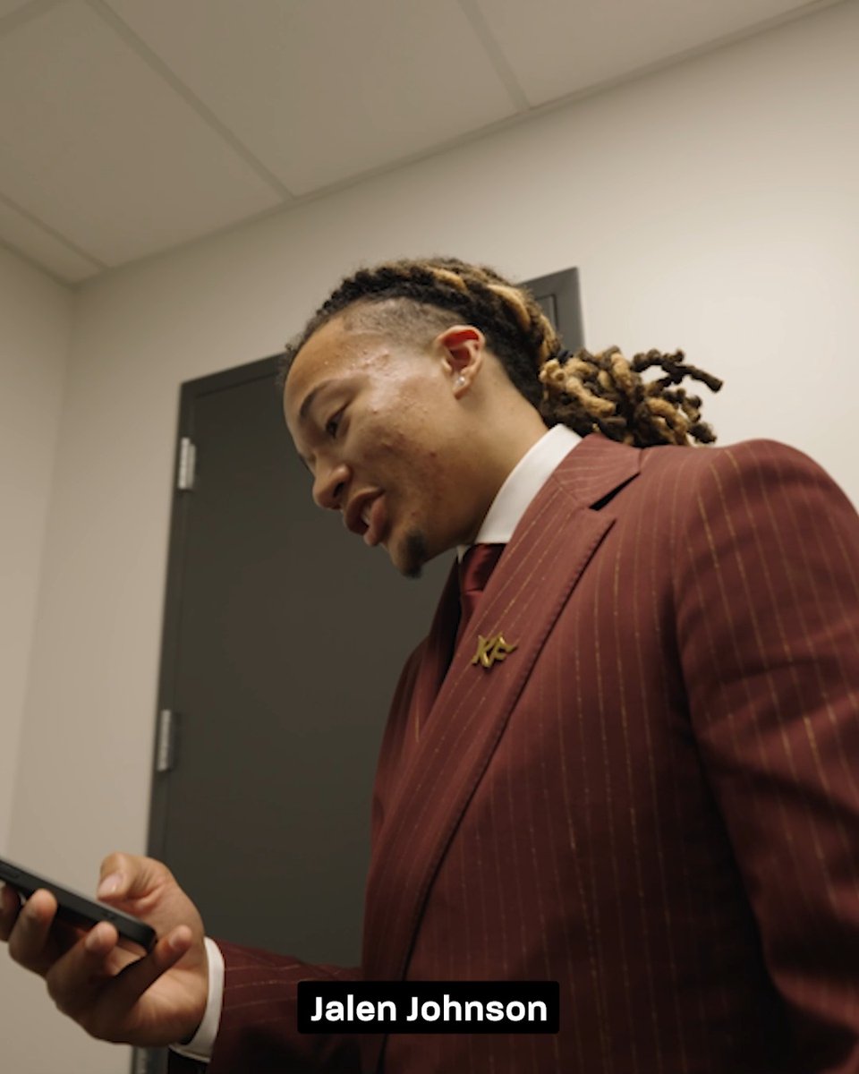 Texts from his new teammates have Kingston ready to HOOP 😁