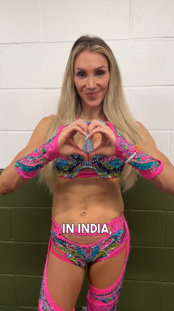 Auntie, listen to The Queen! 👏 👑 Charlotte Flair