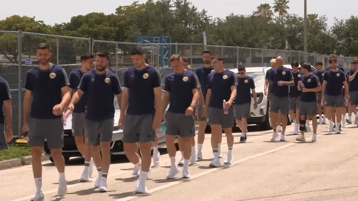 The Scotland team heading for their pre-match walk ahead of the game tonight against Brazil 🏴󠁧󠁢󠁳󠁣󠁴󠁿