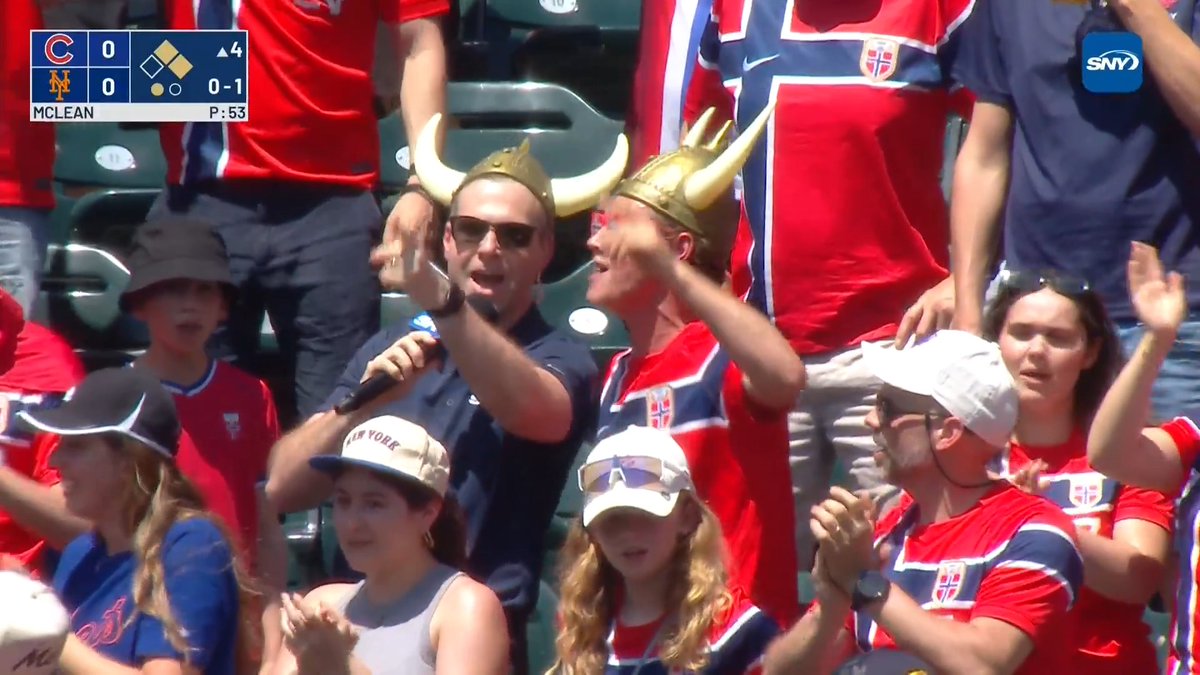 You knew they were going to bring their chants with them 🗣️