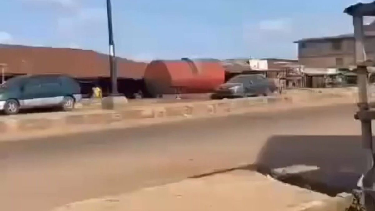16-Hour Curfew is active in 10 LGAS in Oyo State. The curfew runs from 4 PM to 8 AM, starting today. Please comply with the state government directive.