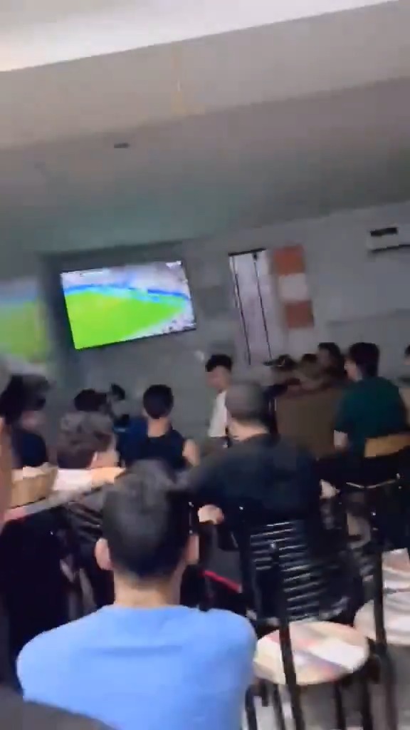 فيديو آخر لمناصر جاءهم من المستقبل عند تسجيل الهدف الثاني على الاردن😅🇩🇿