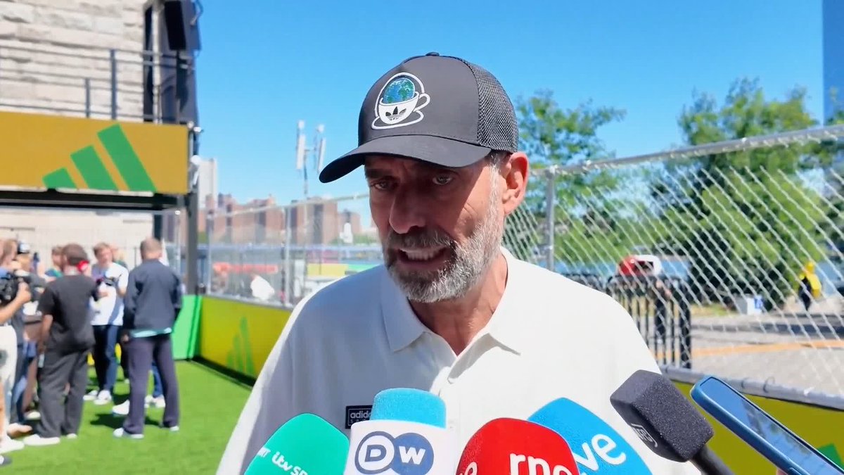 “But come my age, it’s a welcome break to go to the toilet." Jurgen Klopp gives his opinion on hydration breaks at the World Cup 🗣️