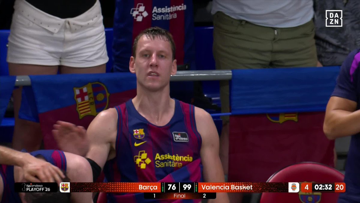 HONOR A QUIEN HONOR MERECE, A QUIEN LO DIO TODO POR EL Barça Basket 👏🏻👏🏻👏🏻 El Palau despide por todo lo alto a Jan Vesely en su adiós al baloncesto 🔵🔴 #LigaEndesaxDAZN 🏀