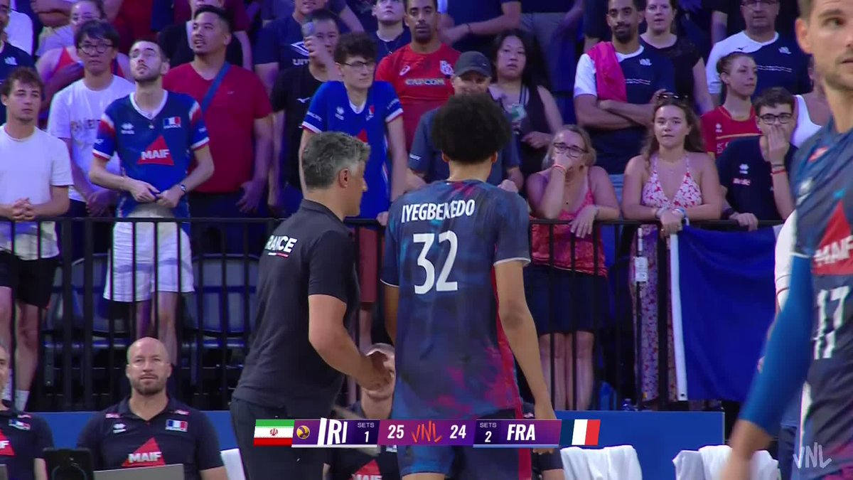 TIE-BREAK TIME! 🔥 Iran 🇮🇷 fought back and edged a thrilling fourth set to level the match against France 🇫🇷. Who's taking the win? 👀 📺 Catch the action on VBTV: 🏐 #BePartOfTheGame #volleyball #VNL #VNL2026