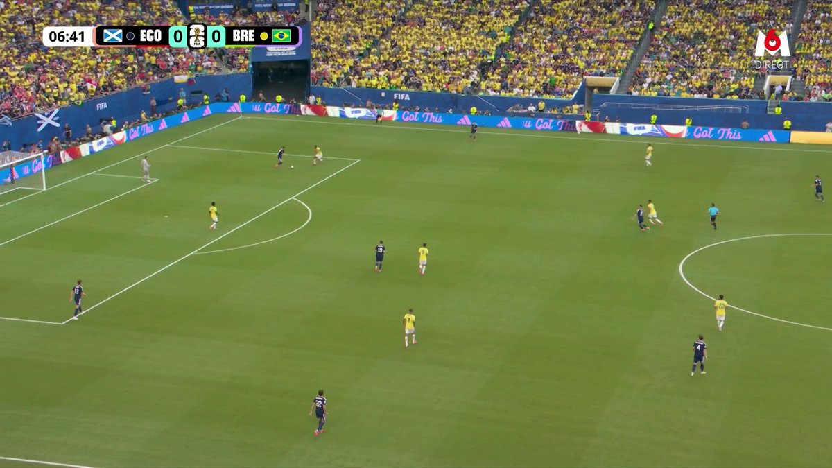 🚨 QUELLE INCROYABLE ERREUR DE LA DÉFENSE ÉCOSSAISE !!! 😨 Vinicius 🇧🇷 ouvre déjà le score dans ce match. 🎥 M6 - Coupe du Monde de la FIFA 2026™