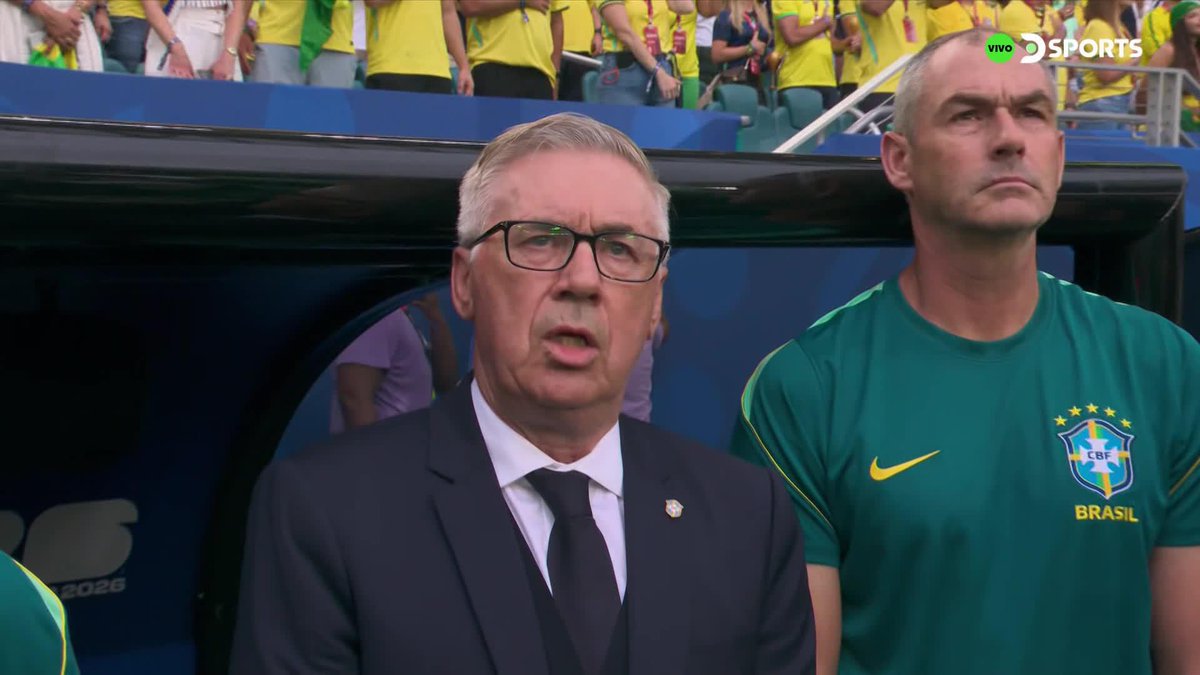 ¿Tenías a Carlo Ancelotti cantando el himno de Brasil? 🇧🇷🗣️
