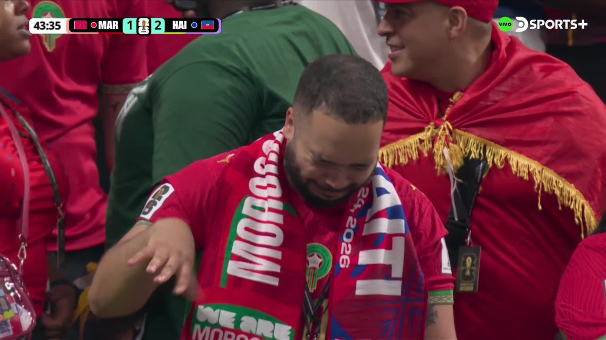 LAS DOS CARAS DEL FESTEJO De un lado, el técnico de Haití no gritó el GOLAZO de Wilson Isidor, y del otro, este hincha marroquí no lo podía creer. #MundialEnDSPORTS #FIFAWorldCup
