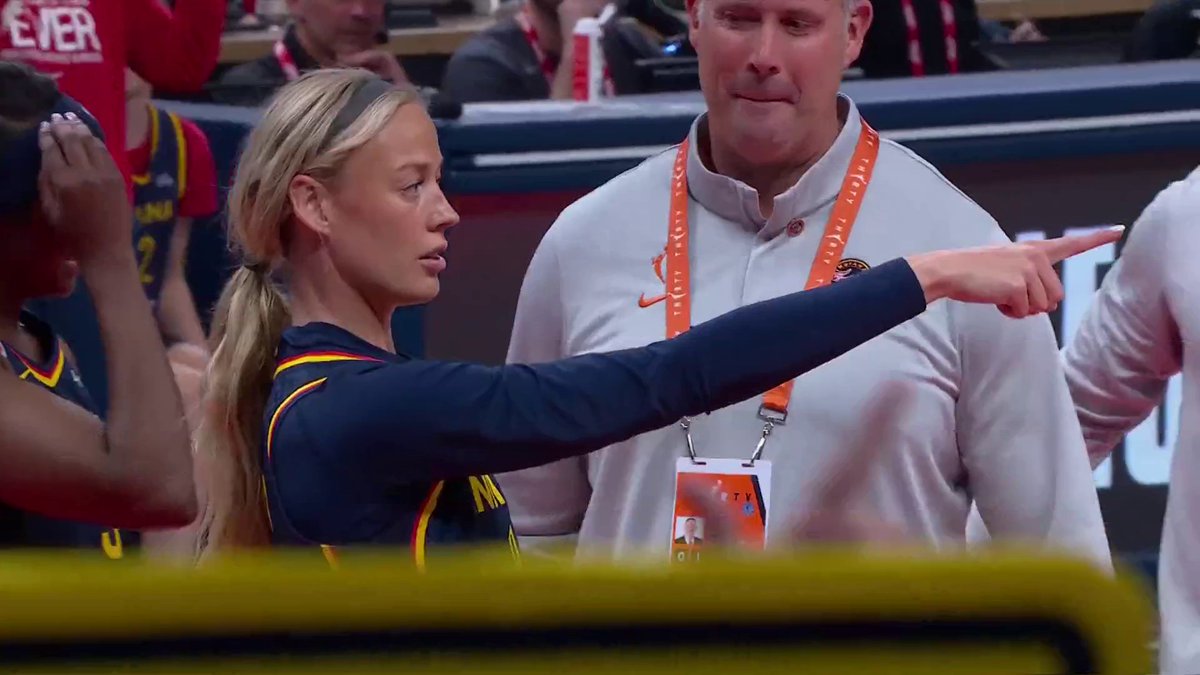 Fans tonight already asking Sophie to pose for photos with the point 🫵 #WNBAonUSA | Fever 🔥