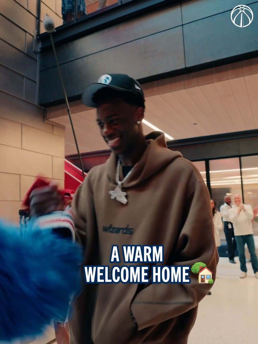 A warm welcome home for AJ Dybantsa 🏡