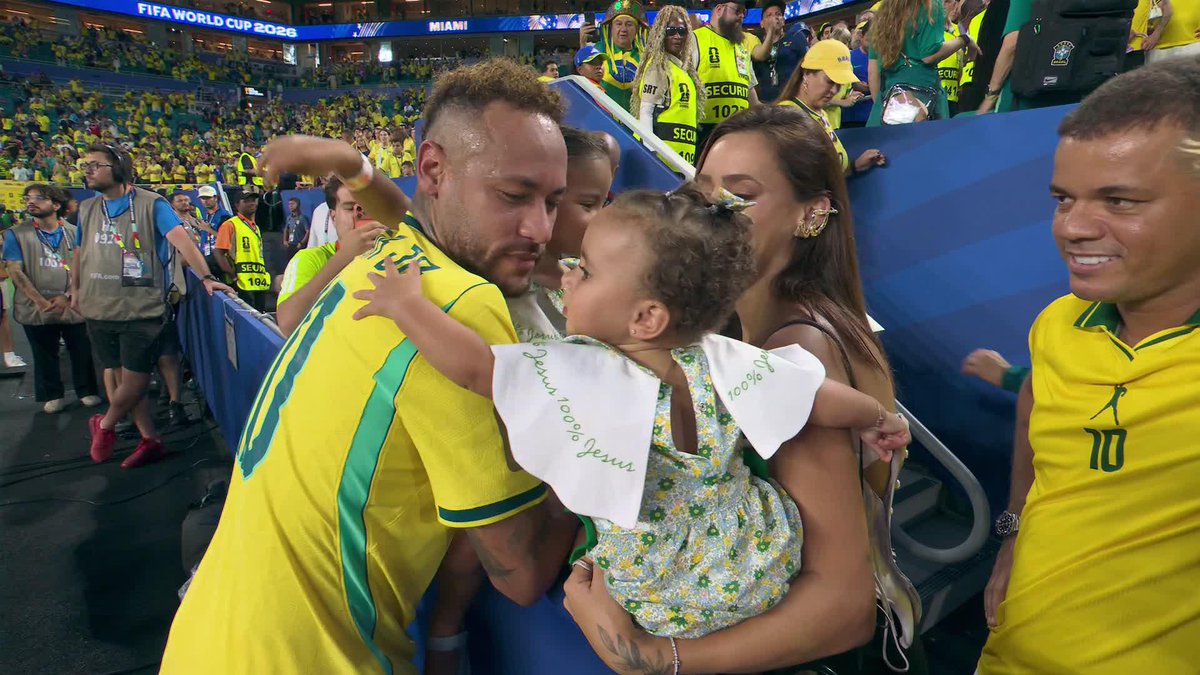 ¡LA EMOCIÓN DE COMPARTIRLO CON LOS SUYOS! Neymar emocionado al reencontrarse con su familia tras volver a jugar una Copa del Mundo. ⚽ #ESPNMundial 📺 Mirá los mejores partidos de la #FIFAWorldCup por ESPN, en el Plan Premium de #DisneyPlus