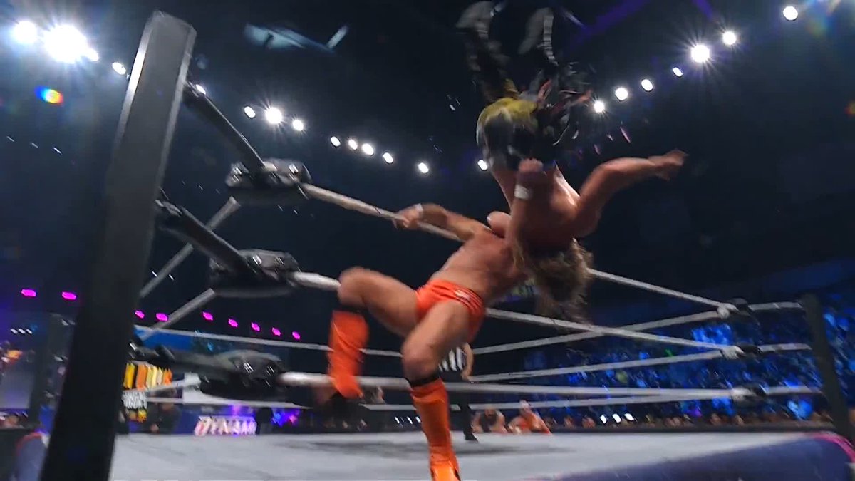 Sliced Bread into the moonsault on the outside and Jack Perry is back in control! Watch #AEWDynamite LIVE on TBS & HBO Max