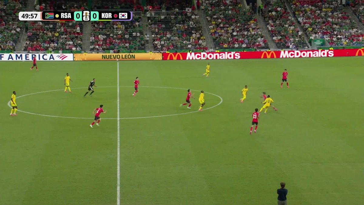 Another chance for Maseko! 😮 Bafana Bafana are starting to miss a lot of chances. Hugo Broos is frustrated 😤🇿🇦