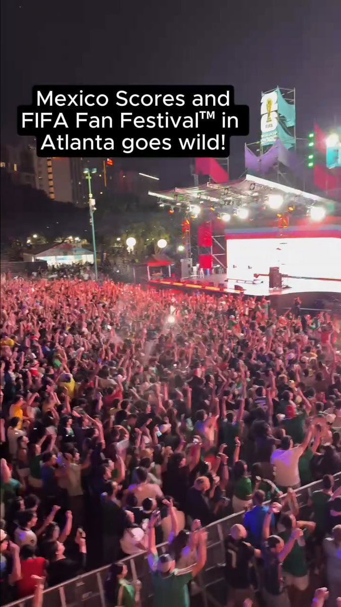 El TRI GOES UP 1-0! LOOK AT CENTENNIAL OLYMPIC PARK! 😍 🇲🇽 #WeAre26 #WeAreAtlanta #FIFAWorldCup #FIFAFanFestival