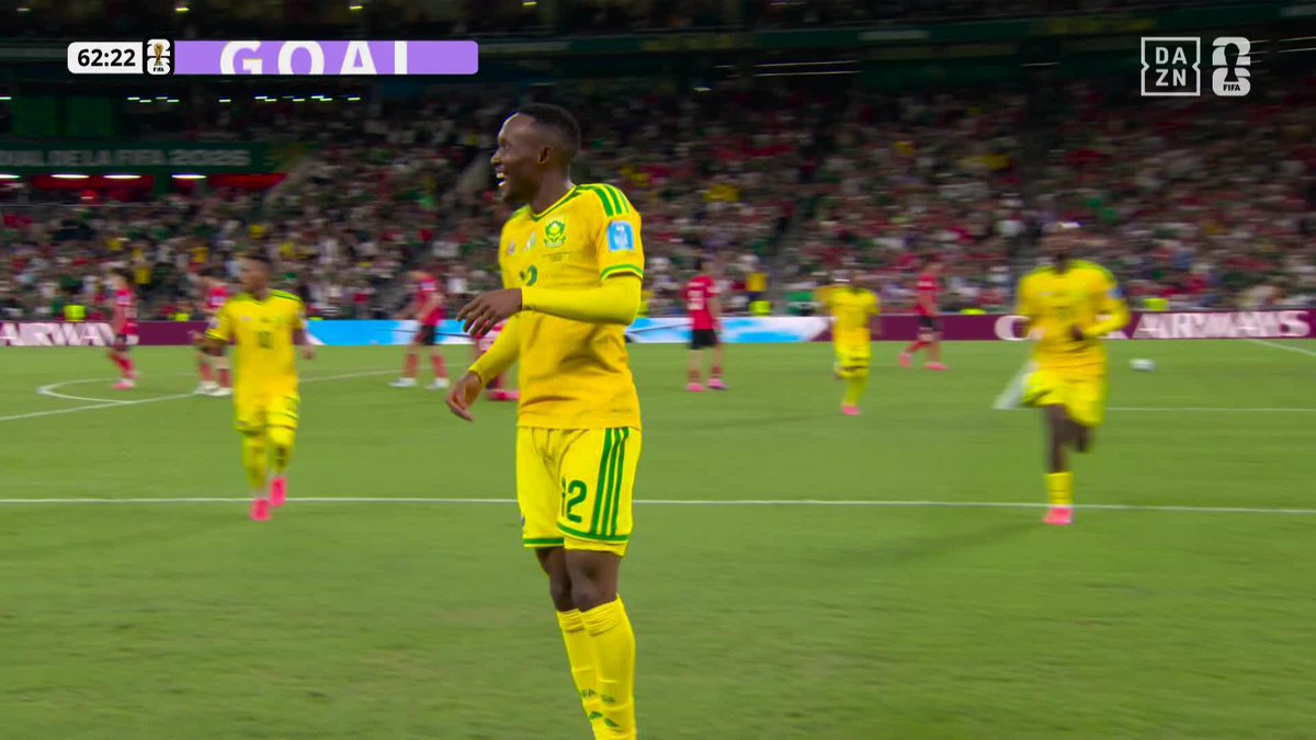 先制は南アフリカ🇿🇦 サイド攻撃から マセコが左足を振り抜く💨 🏆️#FIFAワールドカップ グループA 🆚南アフリカ×韓国 📱#DAZN ライブ配信中 ※6/26 8:00「日本×スウェーデン」戦は登録不要で無料ライブ配信! #本気で楽しむならDAZN コカ・コーラ