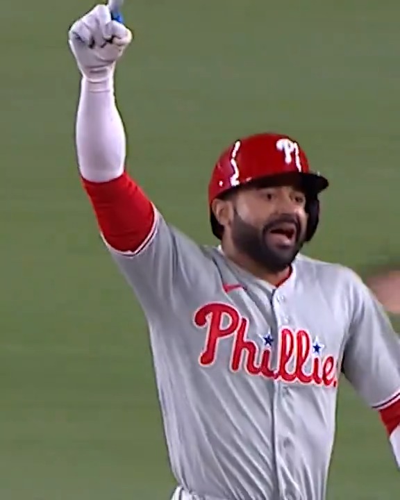 Please enjoy this absolutely electric Franzke call of Derek Hill's first home run as a Phillie 🔥