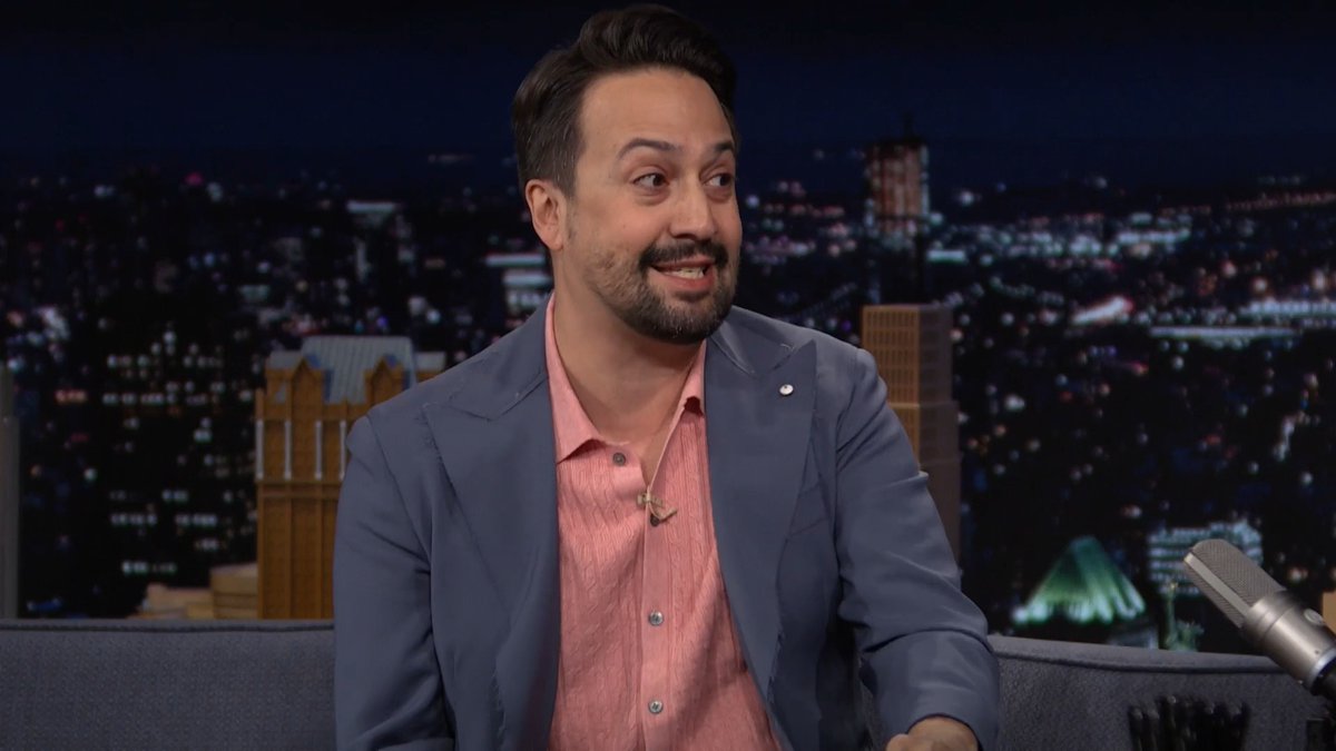 .Lin-Manuel Miranda loves all the NEW YORK KNICKS edits set to songs from Hamilton! #FallonTonight