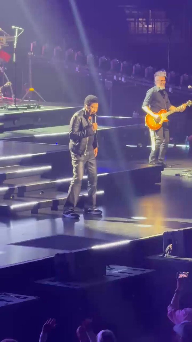 Because he was feeling dizzy and strange, @lionelrichie performed Dancing on the Ceiling sitting down on opening night @grandcasarena