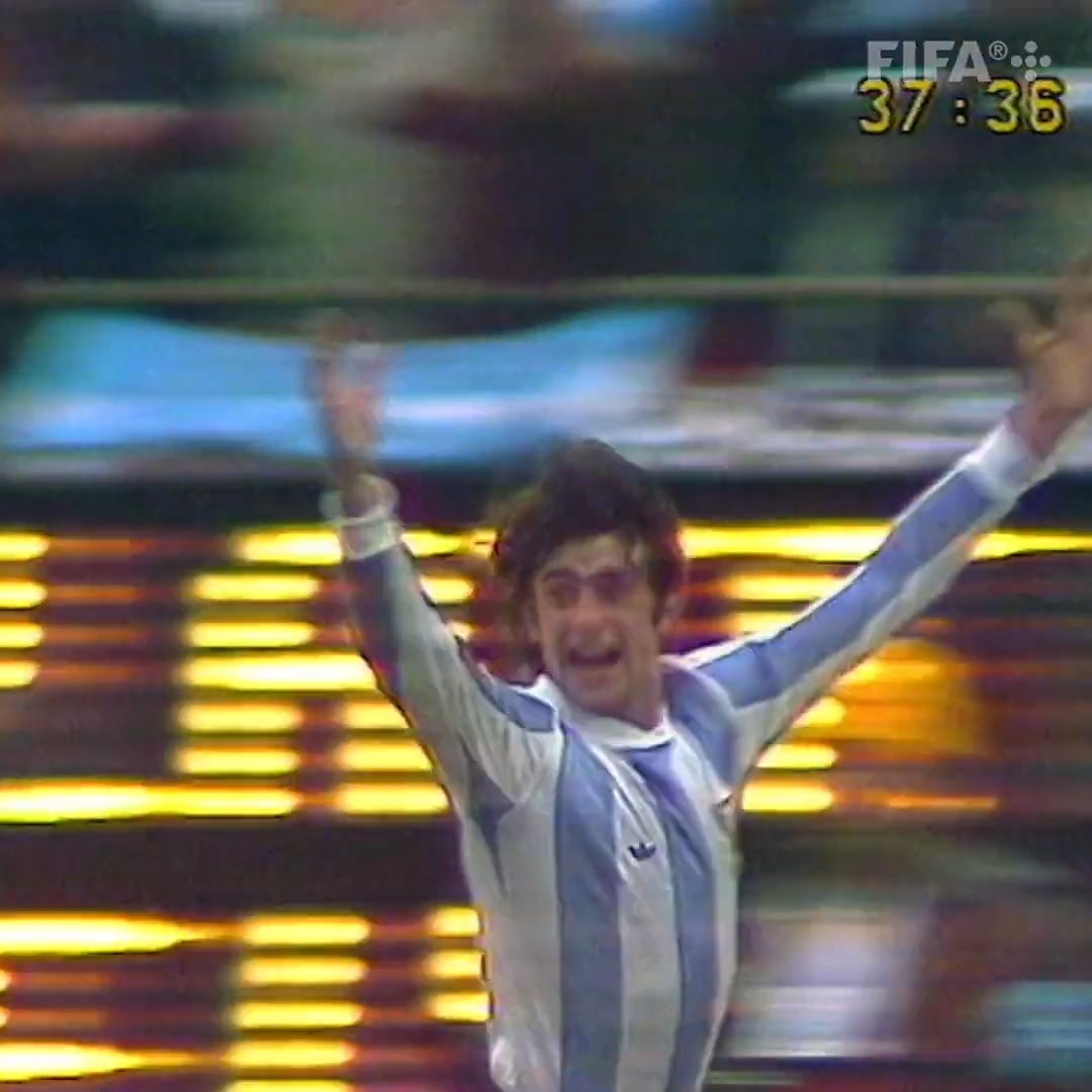 Tocar el cielo con las manos no es para cualquiera. A 48 años de nuestra primera 🌟🇦🇷
