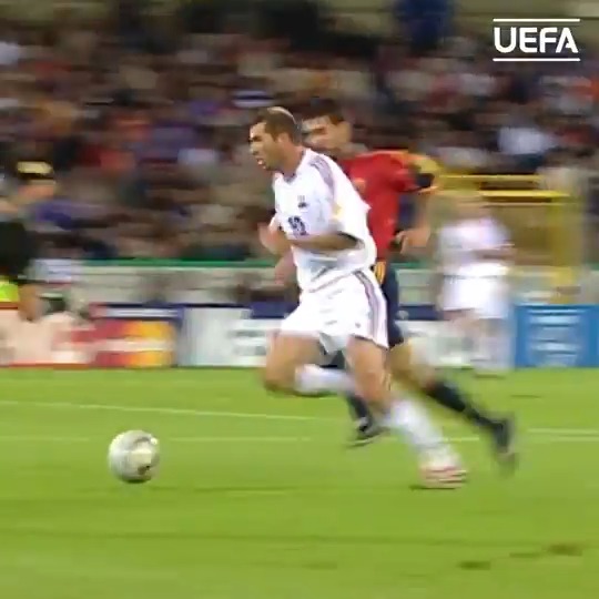 On this day in 2000, Zinedine Zidane produced this incredible performance against Spain ✨