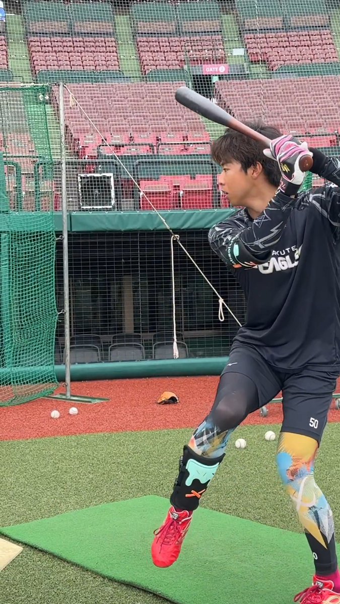 足元カラフルむーやんのTバッティング 🩶🩵💛🧡💚 #武藤敦貴 #RakutenEagles #強鷲革新