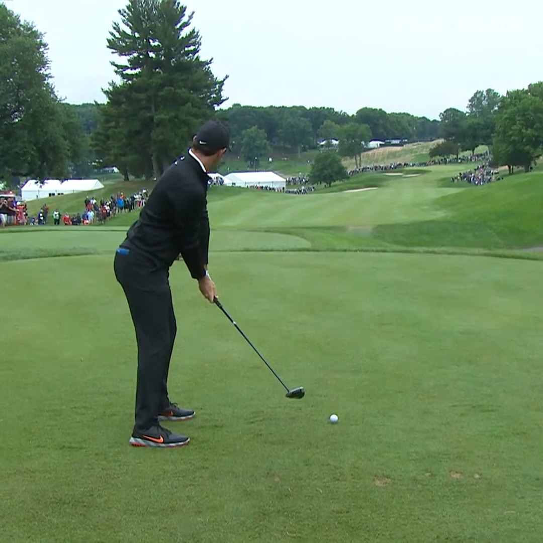 A surprise guest on the tee for Rory McIlroy's tee shot @travelerschamp 🐿️ #TOURVault