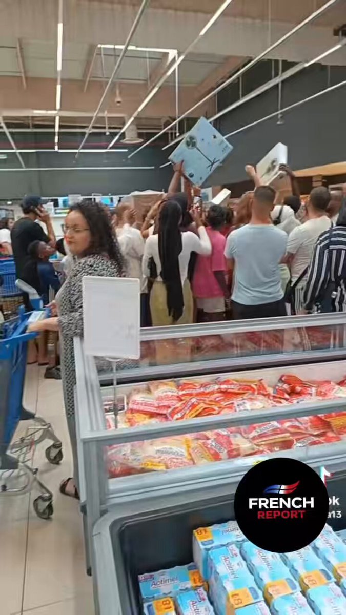 🔴🇫🇷🌡️ FLASH | De nombreux Français se ruent dans les magasins pour obtenir des ventilateurs.