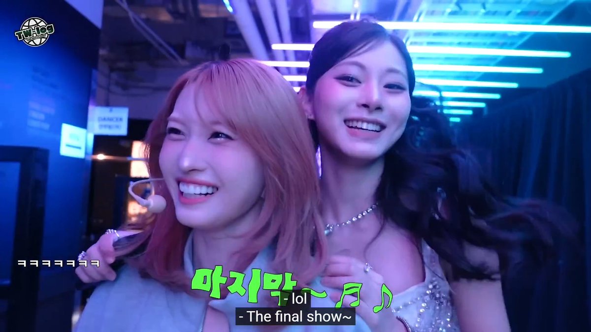 Tzuyu was so happy on the last day of the North American tour, she was so excited to go home 😭