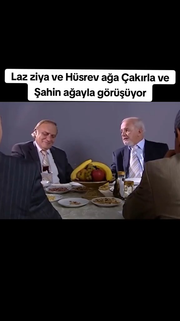 Replikleriyle, oyunculuklarıyla, seslendirmesiyle, sahnelerdeki müzik girişleriyle, ince ayrıntılarıyla bambaşka kalitede bir dizidir Kurtlar Vadisi