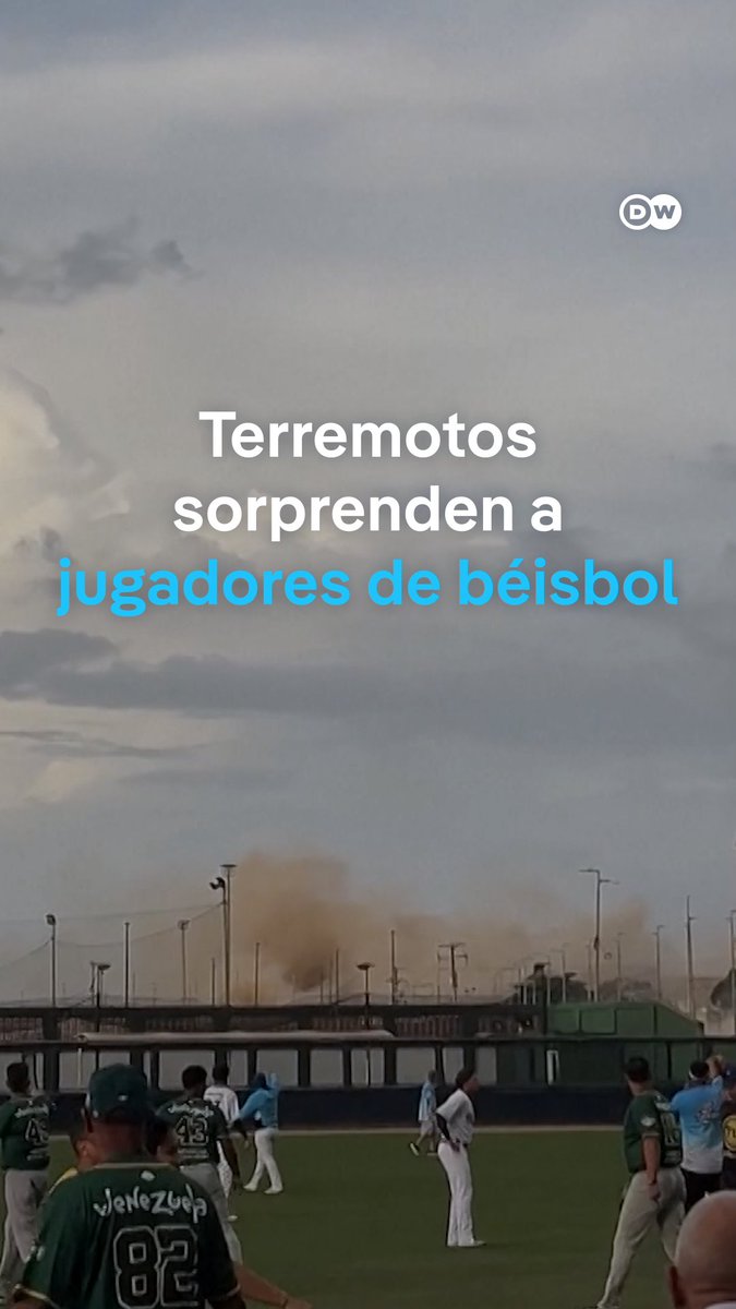 Los terremotos sorprenden a un equipo de jugadores de béisbol en La Guaira, Venezuela Dos terremotos de magnitud 7,2 y 7,5 sacudieron La Guaira, en Venezuela, la noche del miércoles. El vídeo muestra a un equipo de béisbol corriendo al centro del campo para resguardarse mientras un edificio contiguo se derrumba. El epicentro se situó a unos 160 kilómetros al oeste de Caracas.