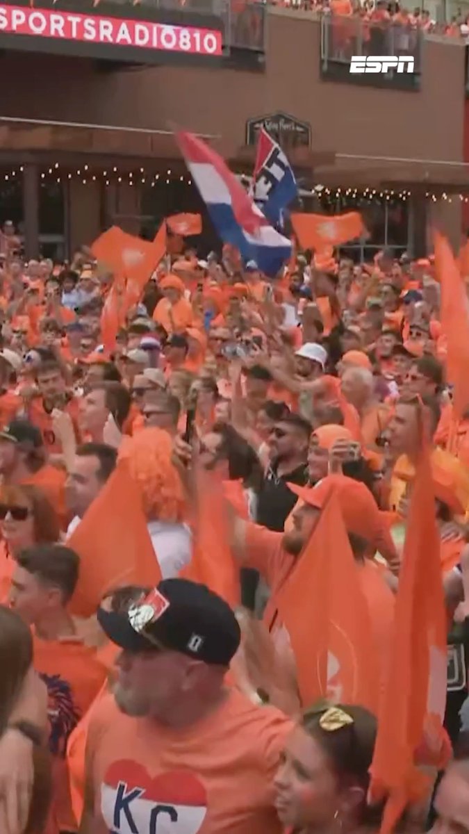 🧡🦁 Oranjesfeer in Kansas City zit er weer goed in! 👈👉