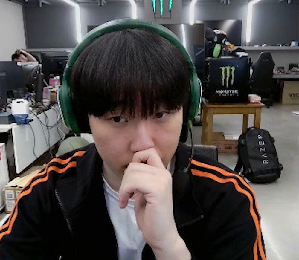 🐻 (불만 가득) 🐣 ... 그런 말 하면 어떡해 🐻 아 그런말좀하자!!!! 진짜$%@^하지못하잖아!!! 🐣 어어 왜케 화났어... 너무 예민해 지금 🐻 화나게 하잖아... 🐣 너무 화내는데? 🐻 아니!!!! 🐣 급발진 급발진 뭐야 급발진 🐻✨ (쌍으로 난리 남) 🐣 못할 수도 있지~ 음~ 🐣 워워 민형... 진정하라굿