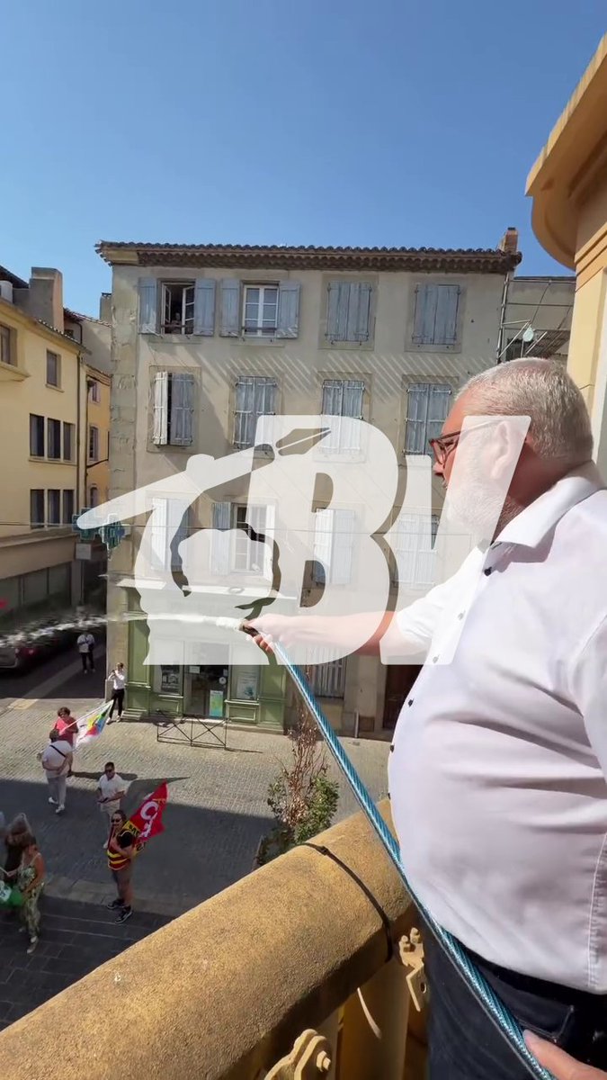 Insolite : le maire RN de Carcassonne Christophe Barthès a diffusé sur sa page Facebook une vidéo où il… arrose des manifestants de la CGT. En commentaire, Christophe Barthès écrit « La canicule, c’est terminé ! »