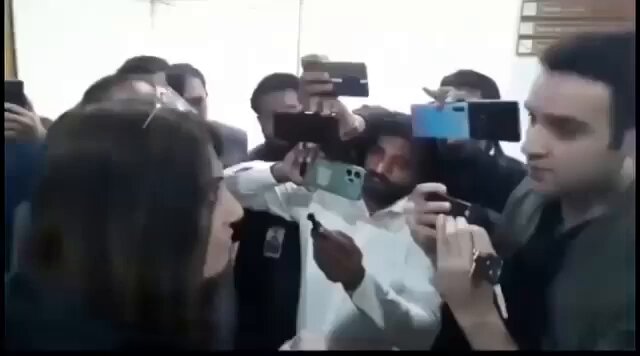 🚨اس بد زبان اور جاہل عورت کو مسلم لیگ ن نے پختونخوا اسمبلی میں ریزرو سیٹس جو کہ تحریک انصاف کا حق تھا اس پر اس نالائق عورت کو گھسایا ہے۔
